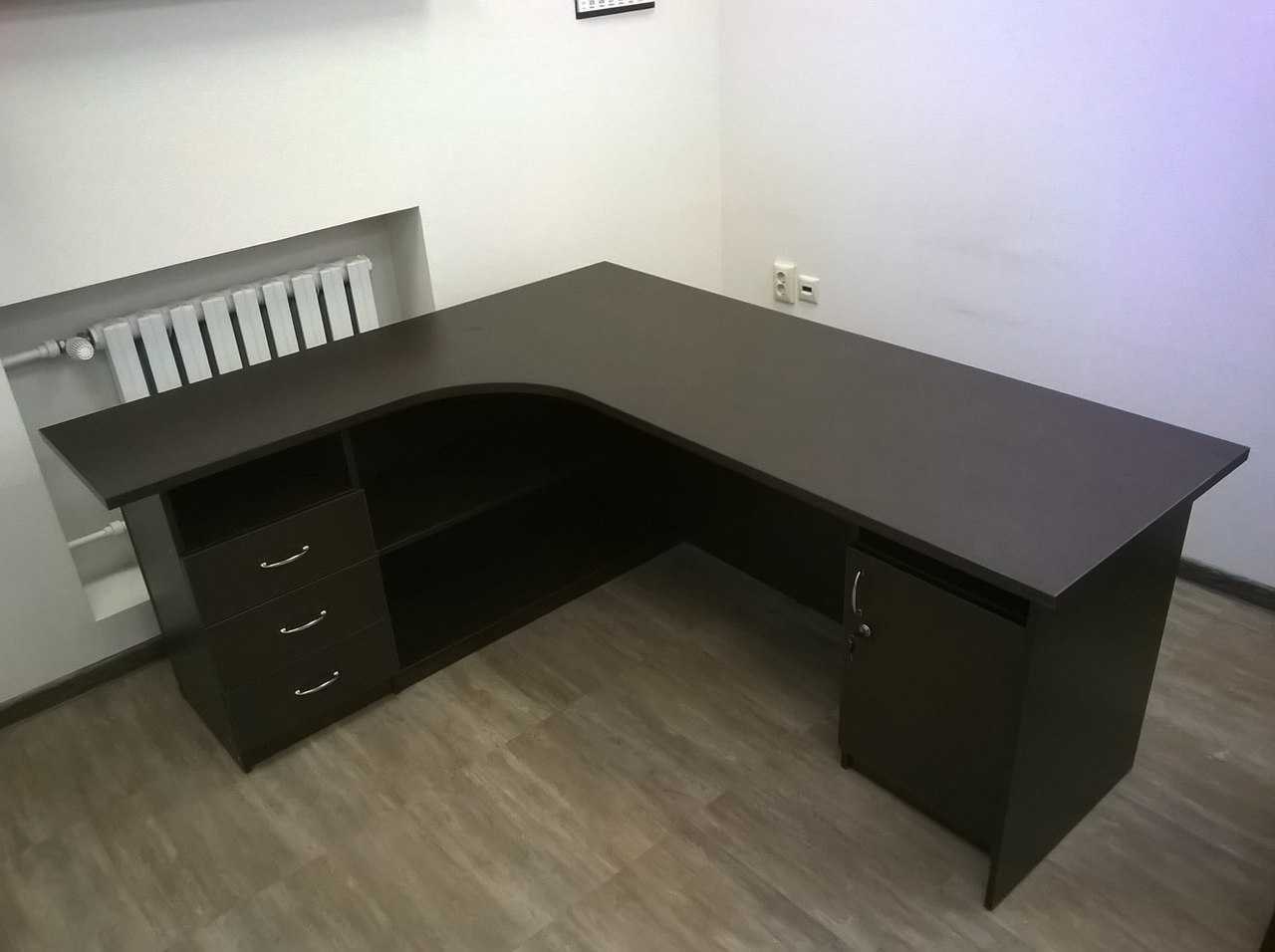 стол для офиса с ящиками
