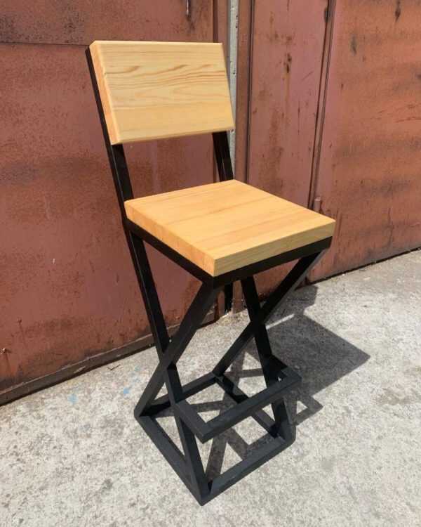 Барный стул металлический лофт со спинкой